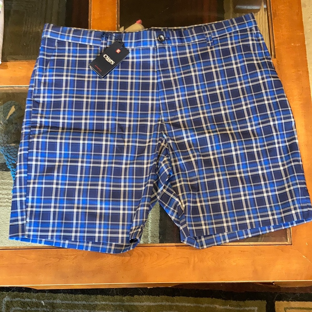 Men’s Chaps Golf Shorts, Size 42